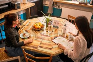 madama hostel and bistrot