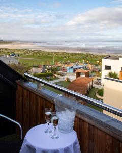 Superior Suite with Sea View room in Ocean Sands Hotel