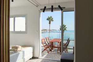 Phaedrus Living Seaview Modern Flat Lighthouse 52