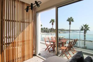 Phaedrus Living Seaview Modern Flat Lighthouse 52