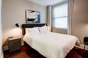 Studio room in Cozy DT Studio with Gym & Pool by Zencity