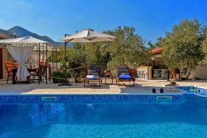 Villa Melita - Heated pool within Nature Park