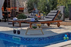 Villa Melita - Heated pool, Speed Internet within Nature Park