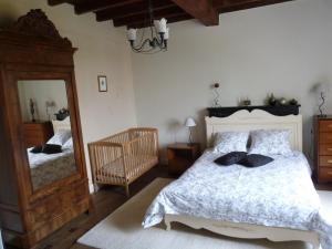 B&B / Chambres d'hotes A L'Ombre Du Marronnier GITES : photos des chambres