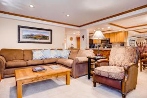 Two-Bedroom Apartment room in Torian Plum Plaza 401