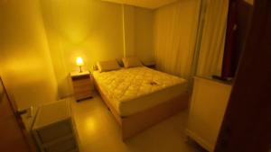 A melhor vista de Santos para 5 pessoas pé na areia