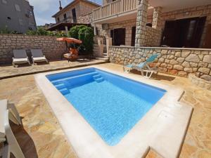 Holiday Apartement Marija Supetar with private pool