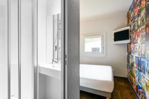 Hotels hotelF1 Lyon Sud Oullins Renove : Chambre Cabrio avec Salle de Bains Privative