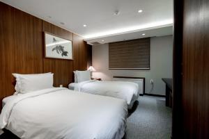 Phòng Hai Giường Đơn Loại Sang không có Cảnh (Deluxe Twin Room without View)