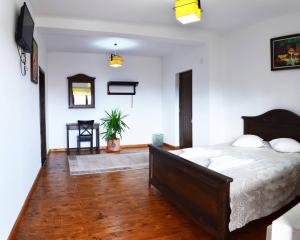 Two-Bedroom Apartment with Balcony room in Pension Andra's House
