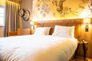 King Suite with Bunk Bed room in Mercure Han-sur-Lesse