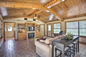 Pet-Friendly Efficiency Cottage with Pool! - Boswell