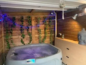 Bungalow et jacuzzi privatifs - Ravine à Marquet
