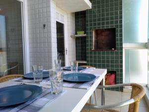 Apartamento de 2 quartos a 3 minutos a pé da praia de Cachoeira de Bom Jesu com águas calmas