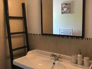 Maisons de vacances Lush Holiday Home with Private Pool : photos des chambres