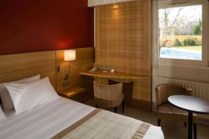 Hotels Best Western Plus Le Lavarin : Chambre Lit King-Size Supérieure - Vue sur Jardin 