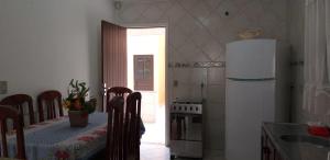 Casa 02 dorm na Rua Salmao