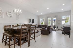 Six-Bedroom House room in Seaside Escape by Bliss Beach Rentals