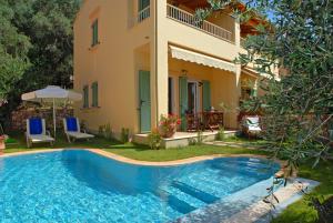 La Riviera Barbati Seaside Luxurious Apartments & villas Corfu Greece