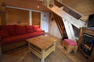 Maisons de vacances VAUJANYLOCATIONS - Chalet Perin : Appartement avec Terrasse