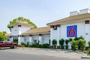 Motel 6 Oakdale, Ca - Джеймстаун