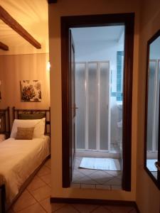 Standard Single Room with Shower