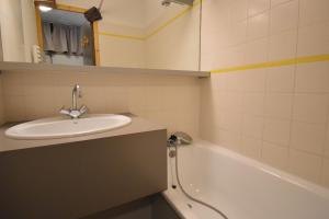 VAUJANYLOCATIONS - La Fare Apt 10