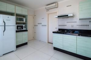 Aluguel Cobertura 4 suítes Vista Mar Jacuzzi Bombas SC