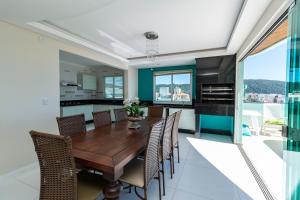 Aluguel Cobertura 4 suítes Vista Mar Jacuzzi Bombas SC