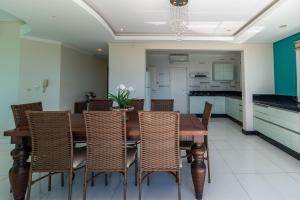 Aluguel Cobertura 4 suítes Vista Mar Jacuzzi Bombas SC