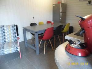 Appartements Joli petit T4 confortable au bord de leau : Appartement avec Terrasse