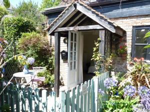 Secret Garden Hideaway For Adults