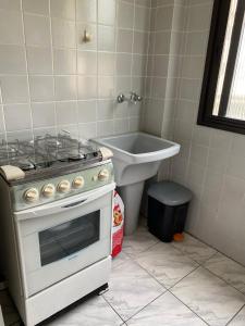 Apartamento Ubatuba, Itaguá, bem localizado, duas vagas de garagem