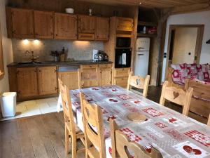 Maisons de vacances VAUJANYLOCATIONS - Le Grenier de Germaine : photos des chambres