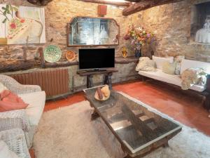 Rustic Holiday Home in Tolva near Mont Rebei Lake