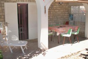 Two-Bedroom Apartment with Terrace room in Apartments with a parking space Vir - 6323