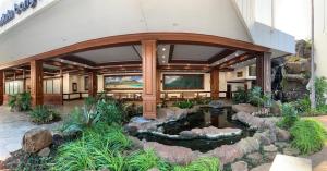 Waikiki Banyan 3410 Stunning Ocean, Surfer & Sunset Views