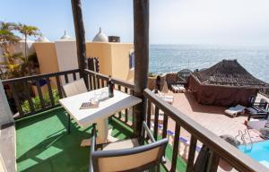 Altamar 44 balcony&pool By CanariasGetaway