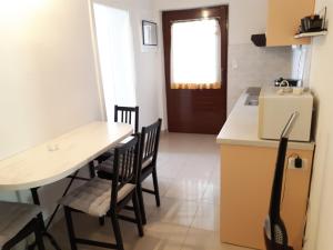 Apartment in Brela with sea view, balcony, air conditioning, WiFi (4962-1)