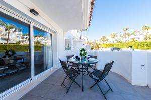 Stylish 3 Bedroom Apartment at the Heart of Nueva Andalucia Close to Centro Plaza