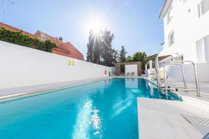 Stylish 3 Bedroom Apartment at the Heart of Nueva Andalucia Close to Centro Plaza