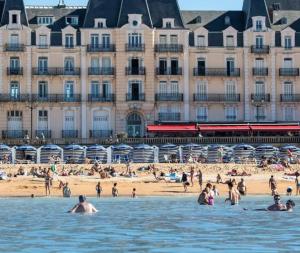 Appartements Cosy appartement dans une villa avec piscine, proche du centre et de la mer : photos des chambres