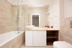 Apartments Warsaw Magazynowa by Noclegi Renters