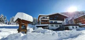 OLYMPIA Privathotel Garni - Feistritz