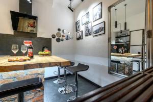 Три квартала от Оперного-тихий Лофт-Новый апарт