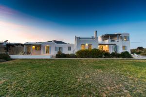 Yin Yang Villa Paros Greece