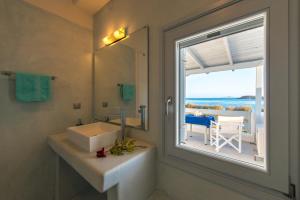 Yin Yang Villa Paros Greece