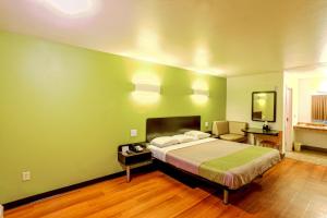 Motel 6-Longview, TX - North