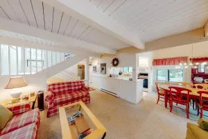 Bromley Village - Clovers 767A - Intervale