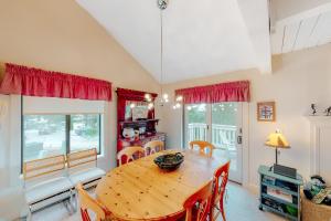 Bromley Village - Clovers 767A